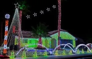 Simmons-Family-Dancing-Christmas-Lights-Show