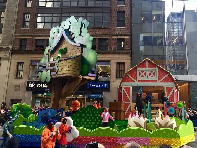 tips for watching the Macy's Thanksgiving Day Parade