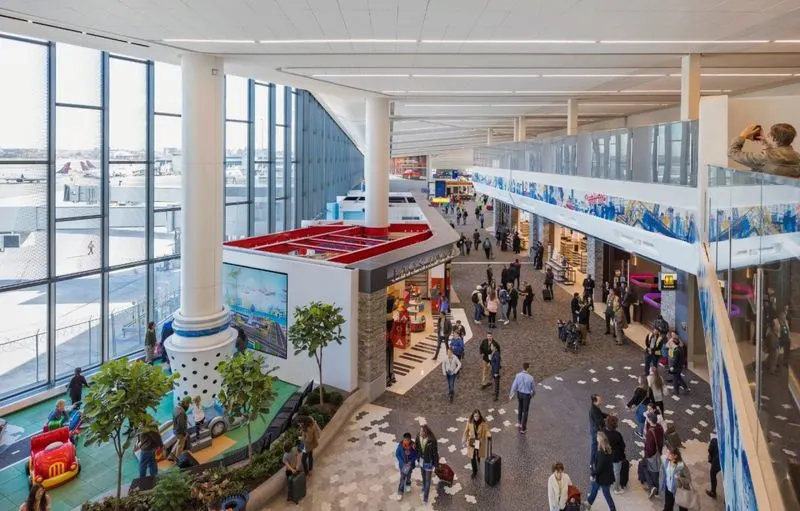 LaGuardia Airport (LGA)