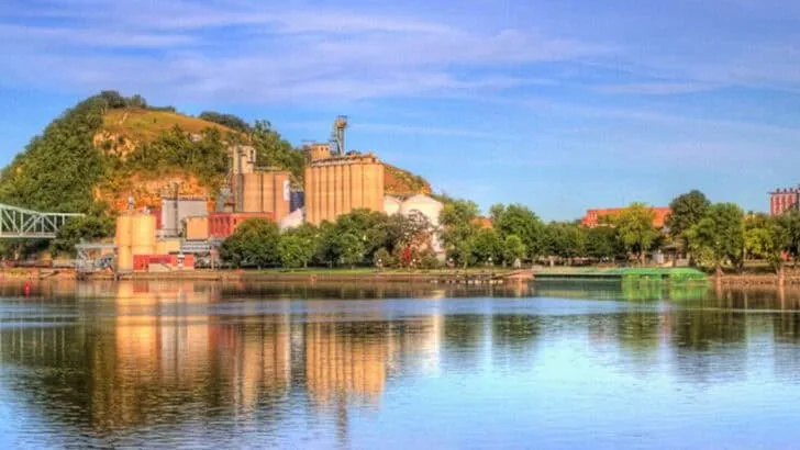 14 Hidden Gem Vacation Spots In Minnesota Every Family Should Visit