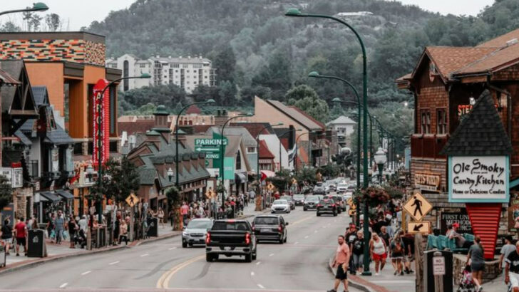 14 Small Tennessee Towns That Look Like They Belong on the Big Screen