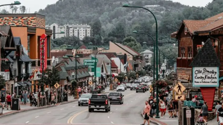 14 Small Tennessee Towns That Look Like They Belong on the Big Screen