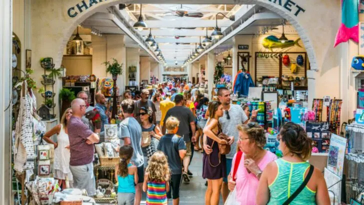 15 Cities with Lively Outdoor Markets in USA