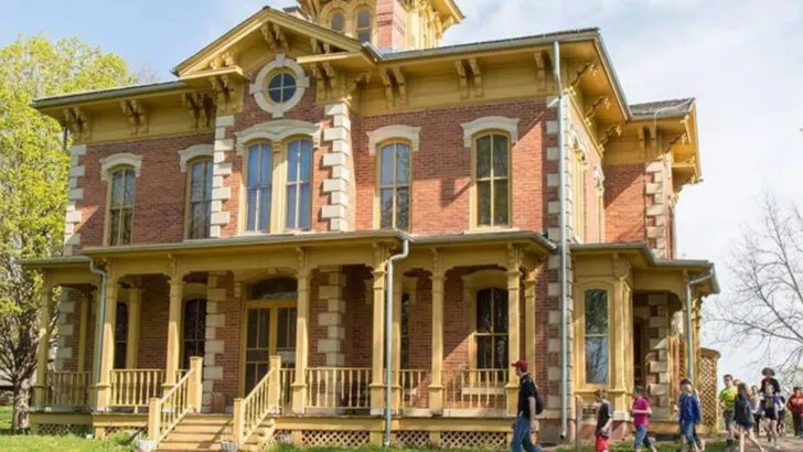 17 Summer Adventures in Iowa That Kids Will Talk About for Years