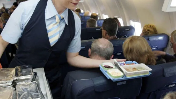17 Things Flight Attendants Notice During Flights