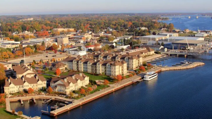 18 Secluded Towns Along the North Shore of Lake Michigan Offer Waterfront Living at its Finest
