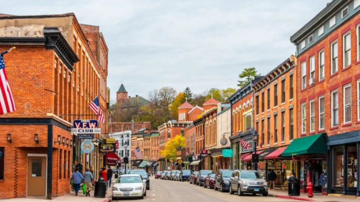 21 Charming Small Towns in America That Are Perfect for Seniors