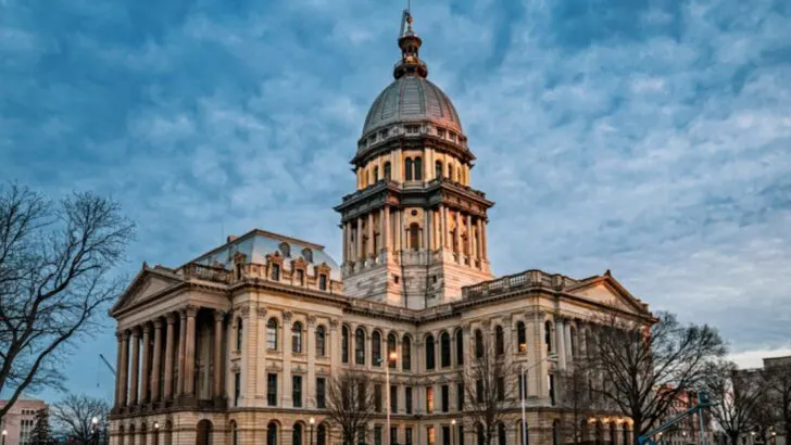 23 American Cities That Disappoint Visitors So Much They Wish They Never Went