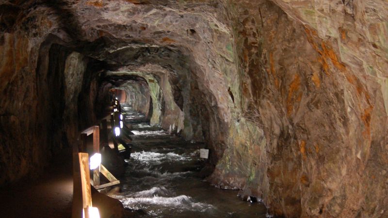 Black Hills Caverns