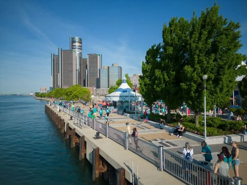 Explore the Detroit Riverwalk