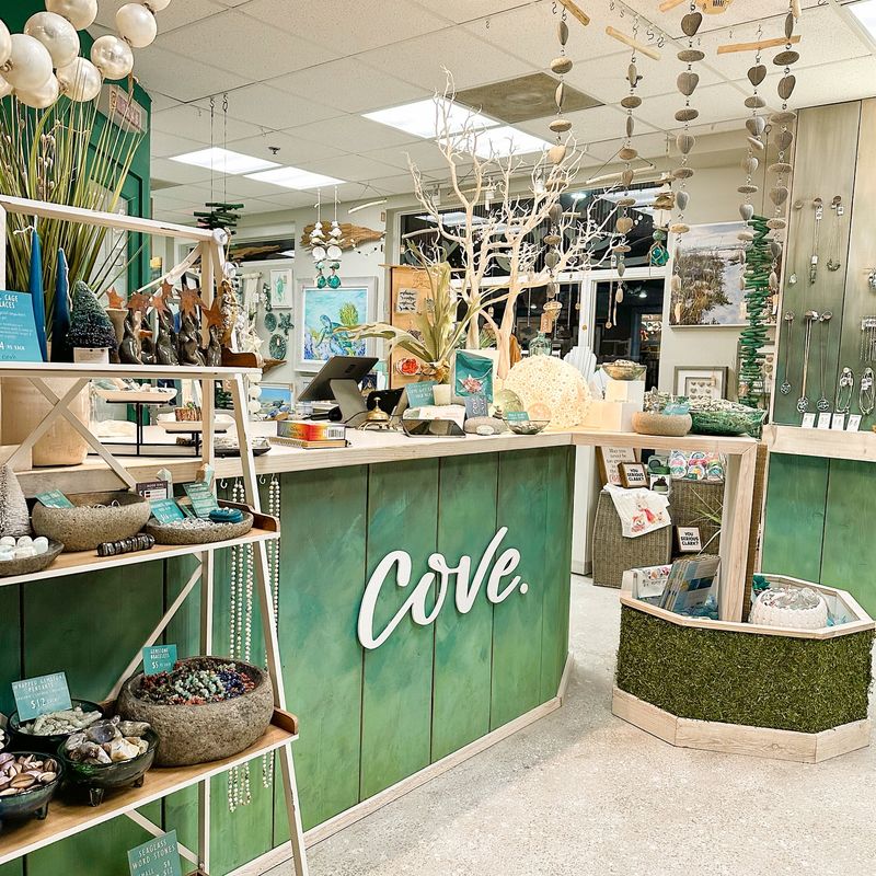 Ginny's & Jane E's Cafe and Coastal Store