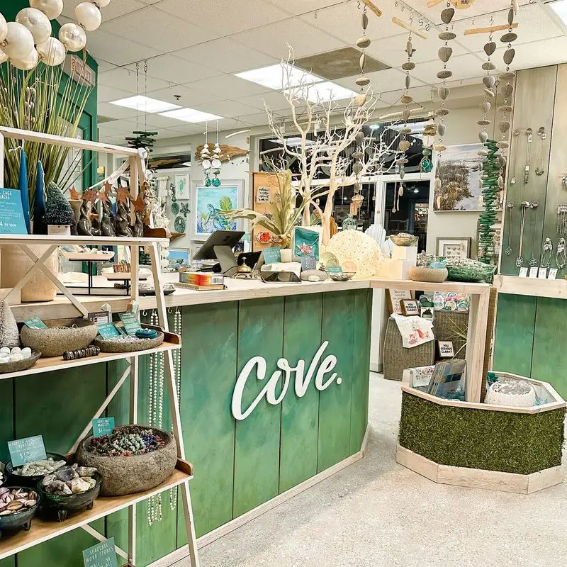 Ginny's & Jane E's Cafe and Coastal Store