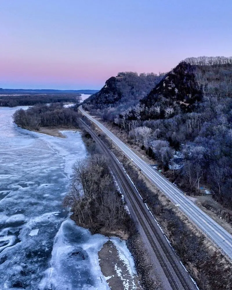 The Great River Road, Along the Mississippi River