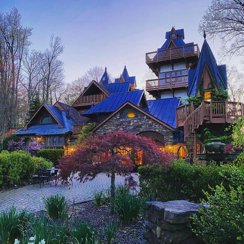 Landoll's Mohican Castle