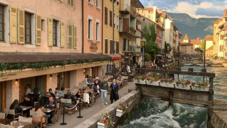The French Town Known as the ‘Venice of the Alps’ Has Canals, a Turquoise Lake, and Michelin-Starred Dining