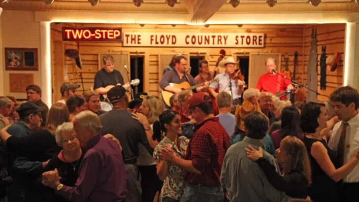 In the Heart of Virginia’s Mountains Lies a Town That Lives for Art, Music, and Seriously Good Food