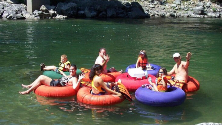 10 River Towns Where You Can Tube With Toddlers (And 5 That Are Too Dangerous)