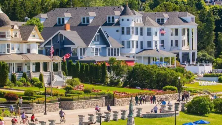 11 Charming Places You Can Explore Completely on Foot in One Weekend