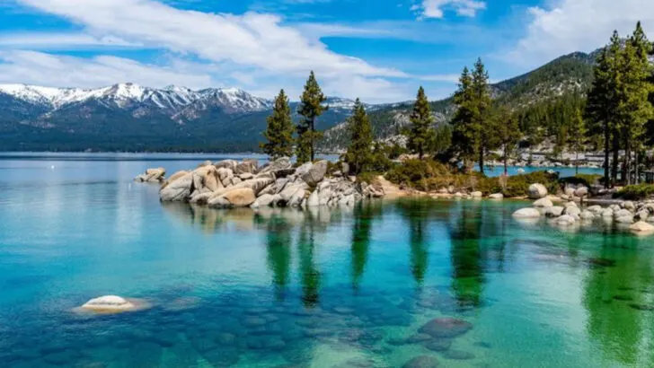12 U.S. Lakes So Clear You Can See Straight to the Bottom