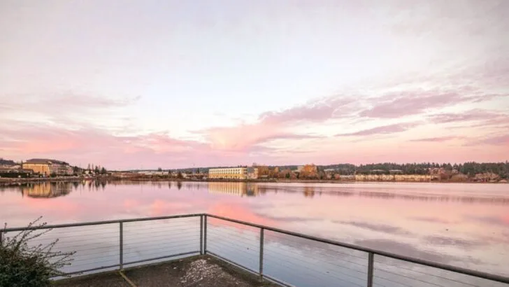 Washington’s Cutest Coastal City Near Seattle Is a Hidden Gem for Food, Fun, and History