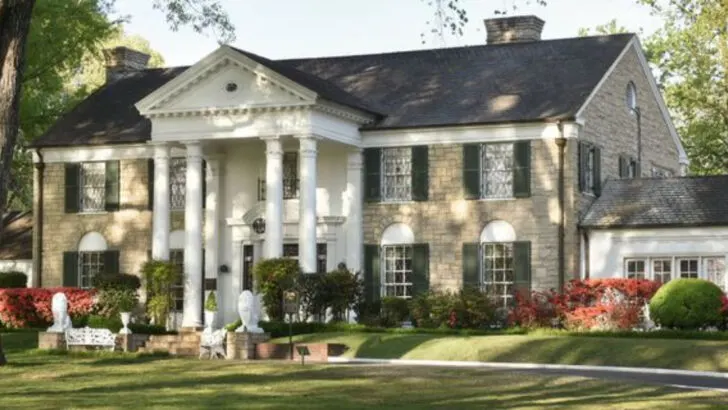 13 U.S. Attractions That Even Americans Secretly Regret Visiting