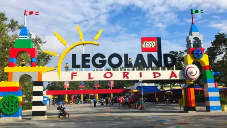 14 Theme Park Restaurants That Are Actually Worth Making a Reservation For
