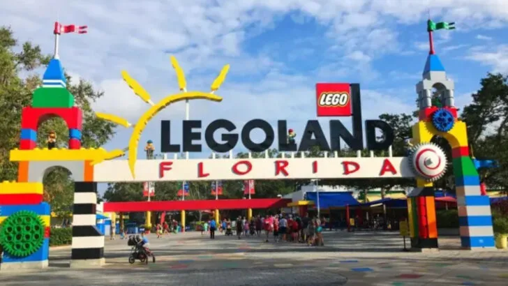 14 Theme Park Restaurants That Are Actually Worth Making a Reservation For