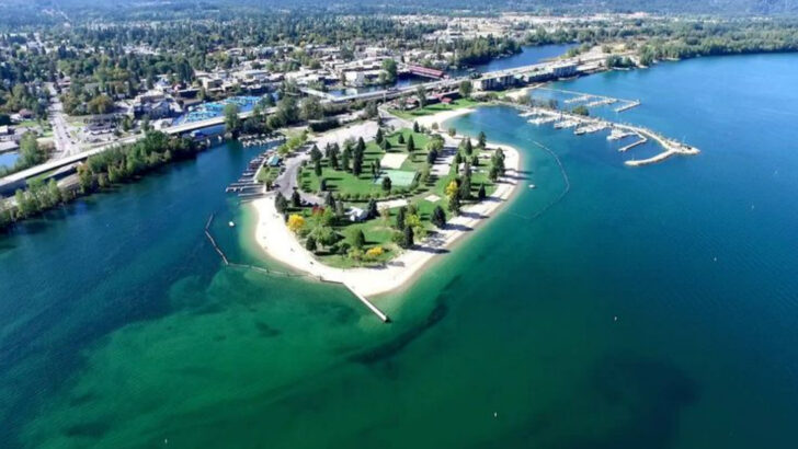 15 Lake towns across America that make ideal year-round homes