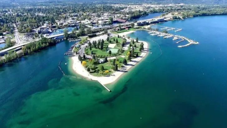 15 Lake towns across America that make ideal year-round homes