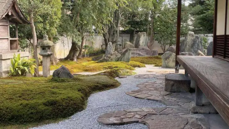 15 Unwritten Rules Every Traveler Breaks in Japan (And How to Avoid the Embarrassment)