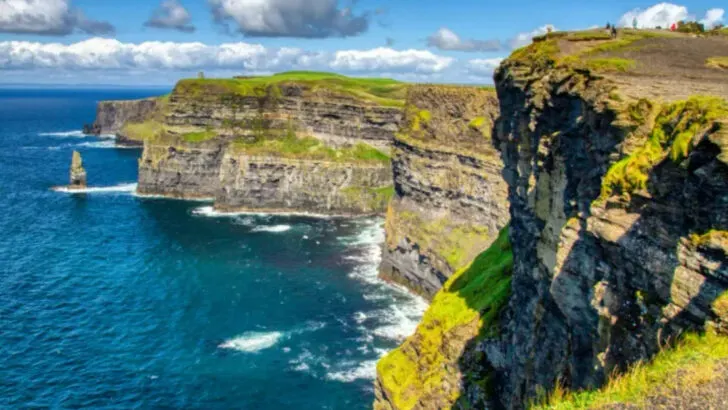 16 Crowded Vacation Spots Where the Views Really Are That Good