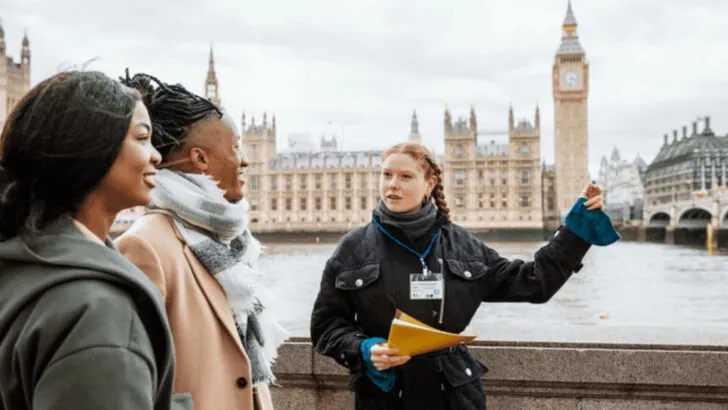 17 Warning Signs You Should Never Ignore When Traveling Abroad