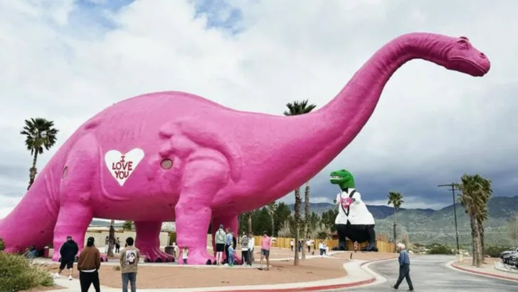 18 cheesy roadside attractions that are way more fun than you’d expect