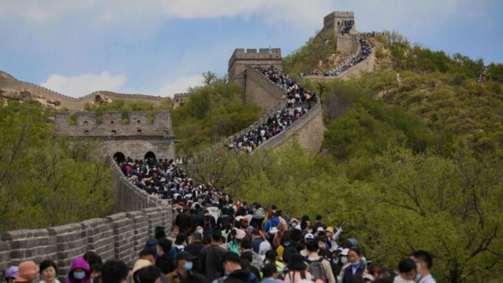 19 Tourist Attractions That Look Better Online Than in Real Life