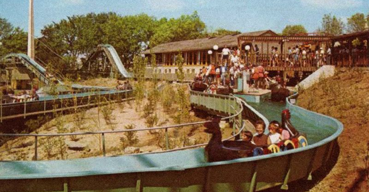 20 U.S. Vacation Spots That Were Huge in the ’90s — Then Vanished