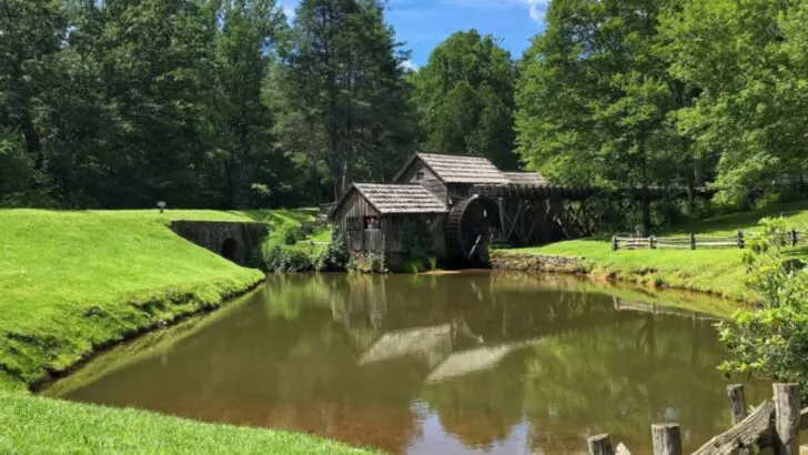 21 Must-See Towns Along the Blue Ridge Parkway for Food, Views, and Easy Hikes