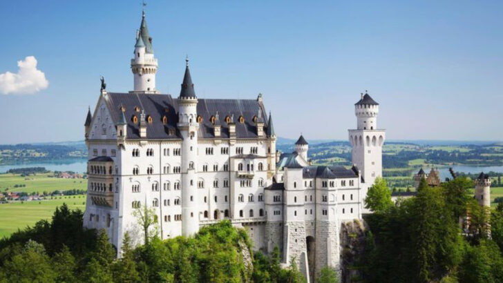 23 Majestic Castles Around the World You Won’t Believe Actually Exist
