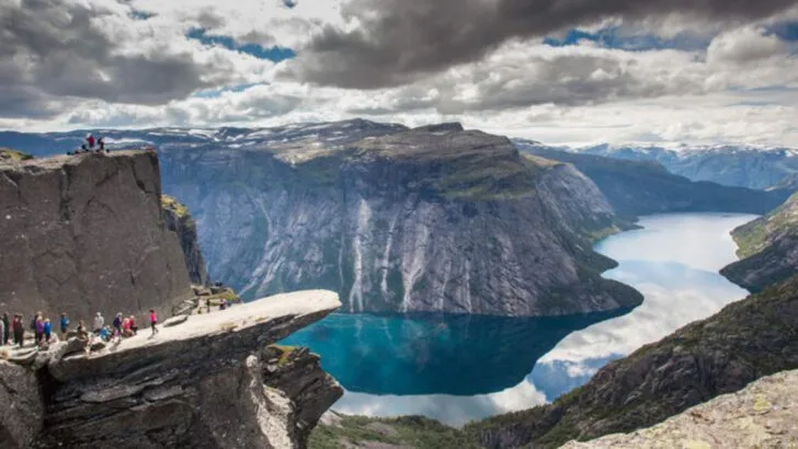 24 Most Breathtaking Hiking Trails Around the World