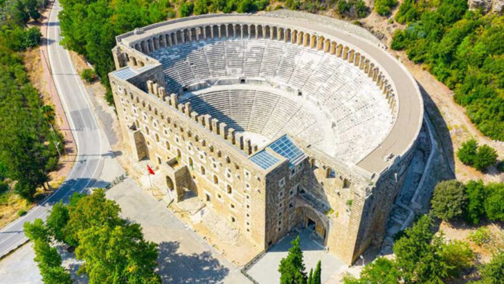 27 Mind-Blowing Remnants of the Roman Empire You Can Still Visit