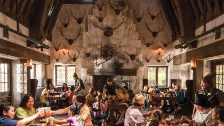 5 Theme Park Restaurants That Blow the Budget and 5 That Offer Real Value for Families