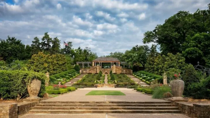 6 Texas Family Stops That Weren’t Worth It & 6 That Totally Were