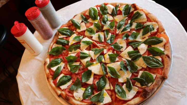 7 New York Pizza Places That Outperform the Chains (And Cost Less Too)