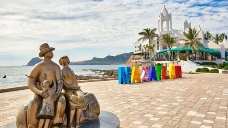 8 Popular Mexican Beach Towns Under Government Travel Advisories in 2025