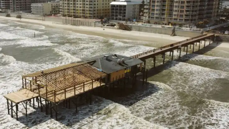 9 Beachside Restaurants in Florida Where You Can Eat With Your Toes in the Sand (and the Kids Can Run Wild)