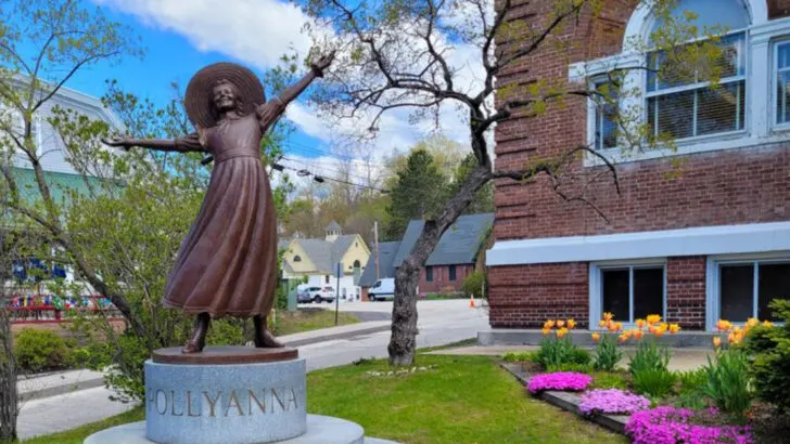 A New Hampshire town where shopping bags and hiking boots go hand in hand