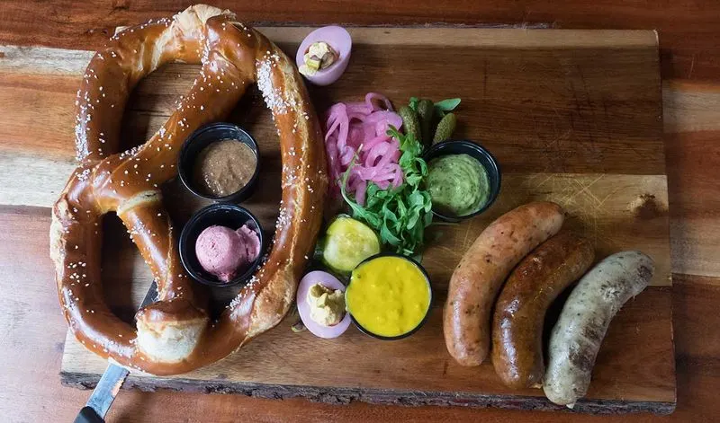Bahnhof WVrsthaus & Biergarten (Huntington, West Virginia)