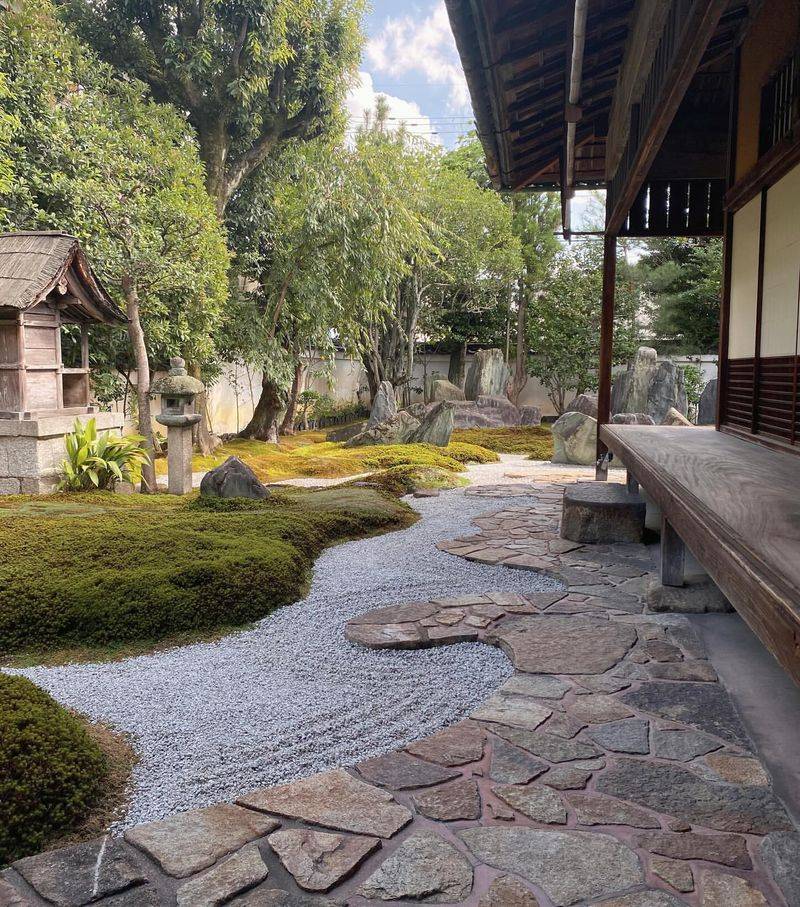 Raked Gravel Gardens (Karesansui) – Never Walk on the Sand