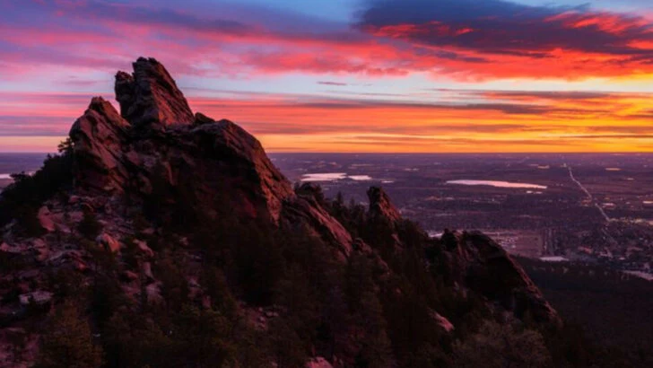 Between Denver and Rocky Mountain National Park Is a Colorado Town Where Artists, Hikers, and Foodies All Feel at Home