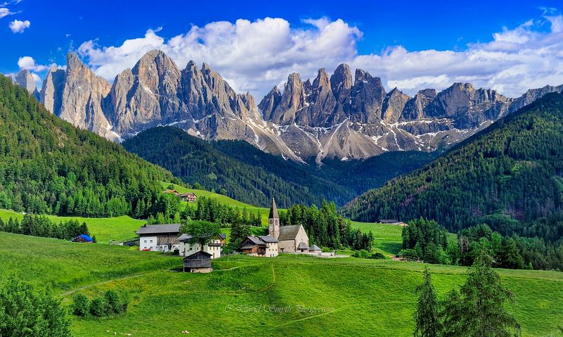 Italy – The Dolomites and Scenic Landscapes