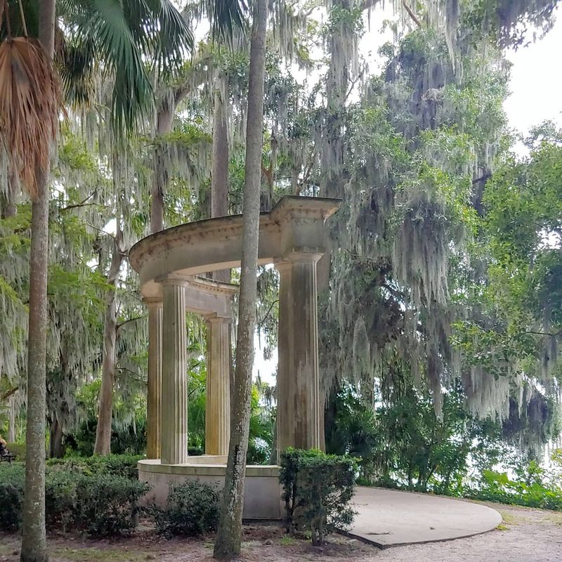 Relax in Kraft Azalea Garden’s Quiet Lakeside Grove